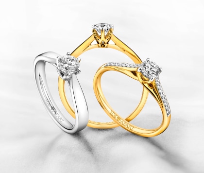 Ring in white and yellow gold with a diamond